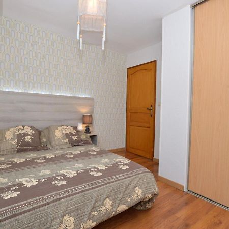 Charming Holiday Home With Pool Lavercantiere Екстер'єр фото
