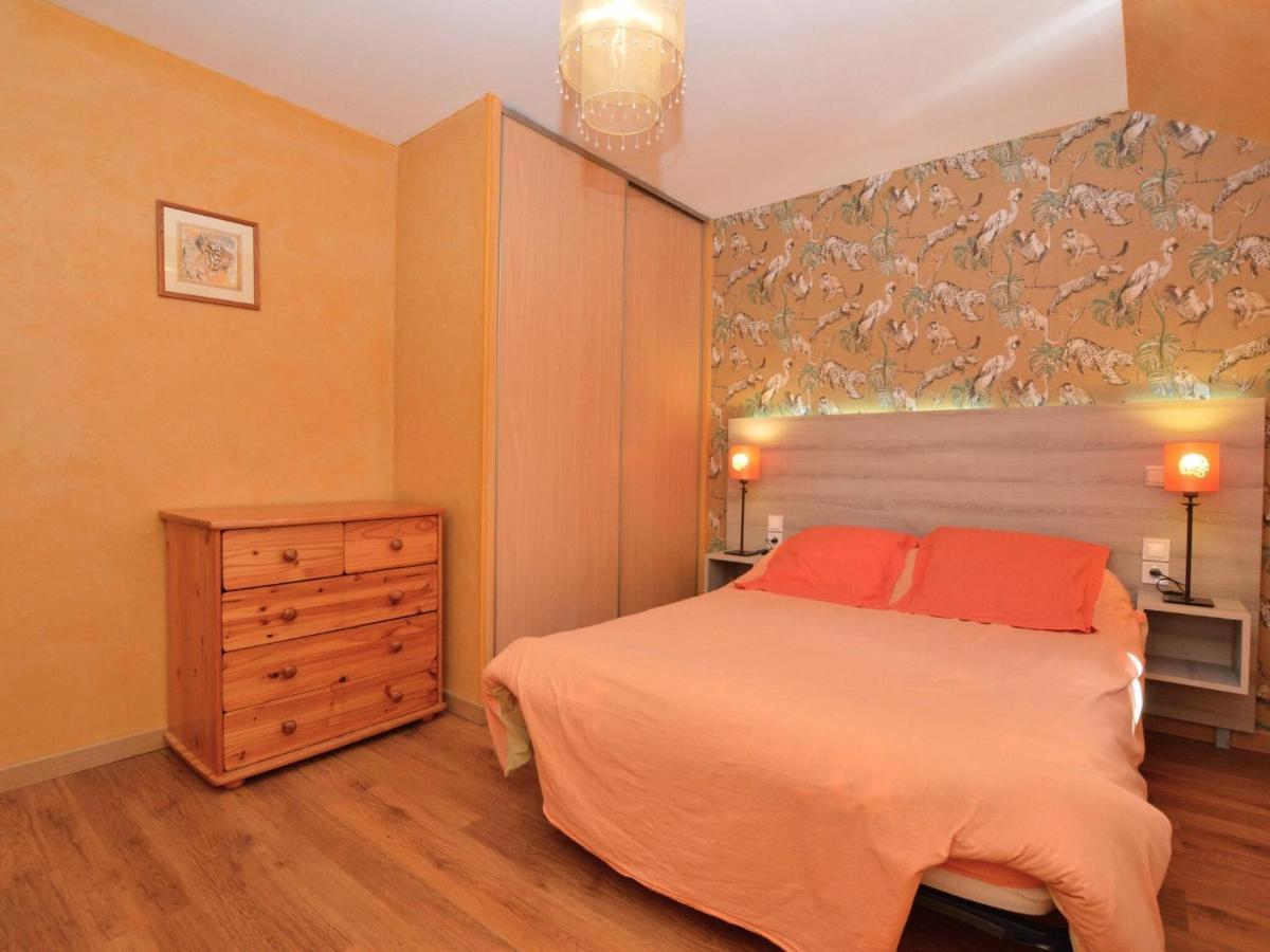Charming Holiday Home With Pool Lavercantiere Екстер'єр фото